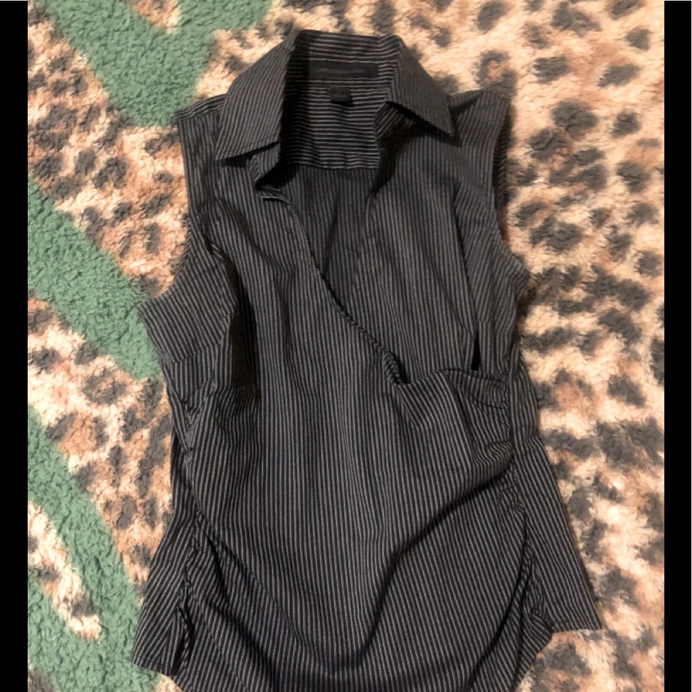 Pinstripe armless sleeve shirt